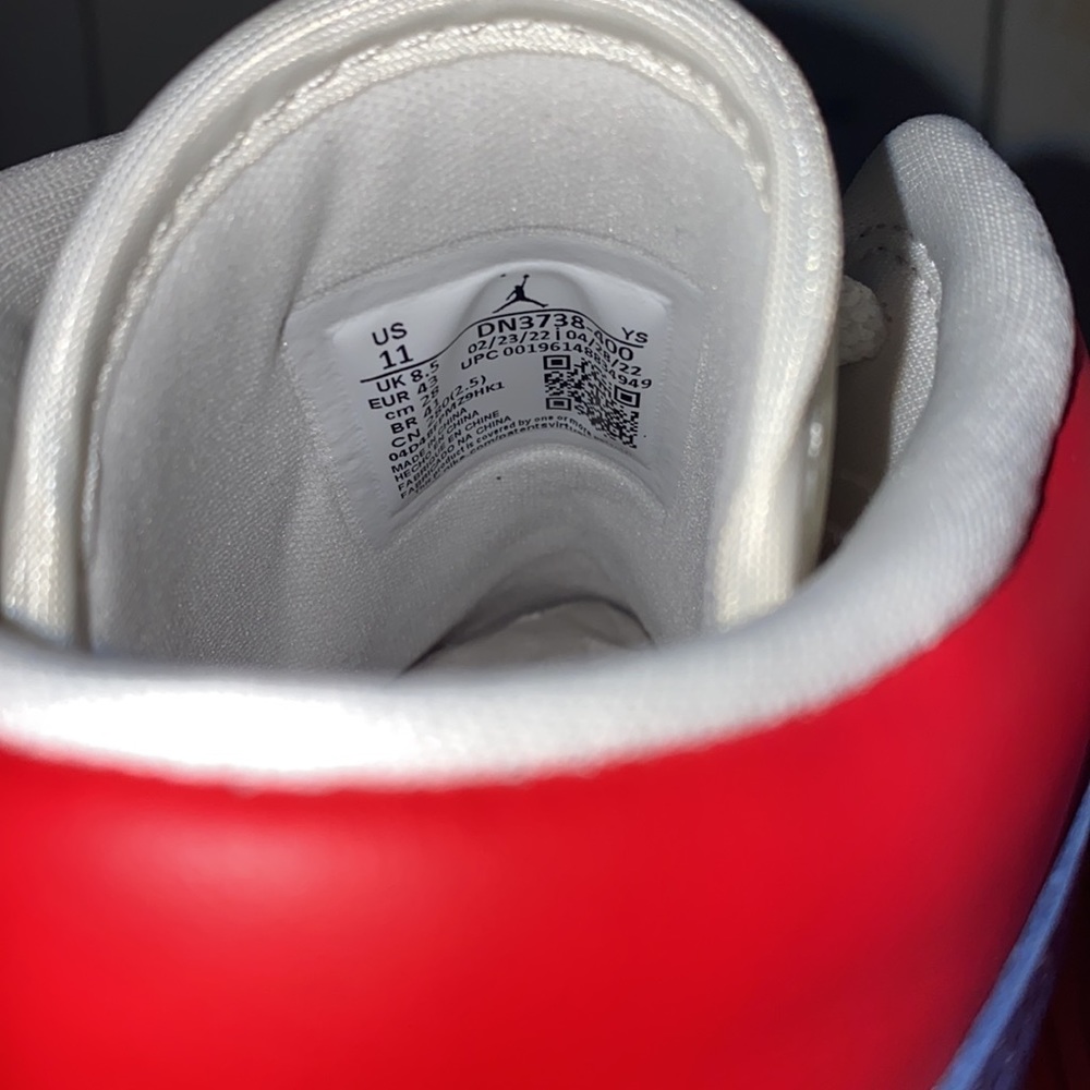 Women’s Air Jordan 1 MID SE… - Picture 6 of 7
